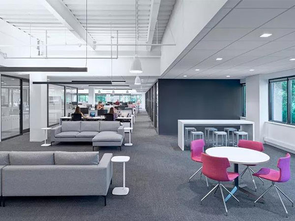 高端辦公家具體現(xiàn)在設(shè)計的細(xì)節(jié)中